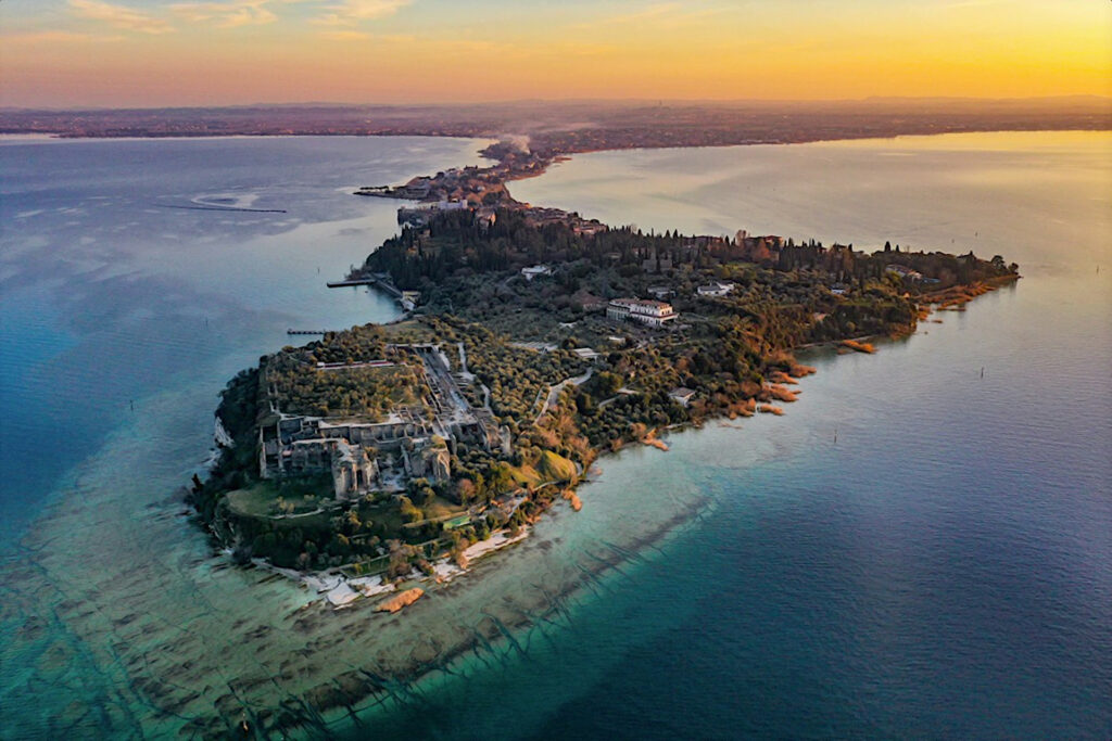 Visita guidata - Sirmione, la Rocca e le Grotte di Catullo Penisola di Sirmione con le Grotte di Catullo