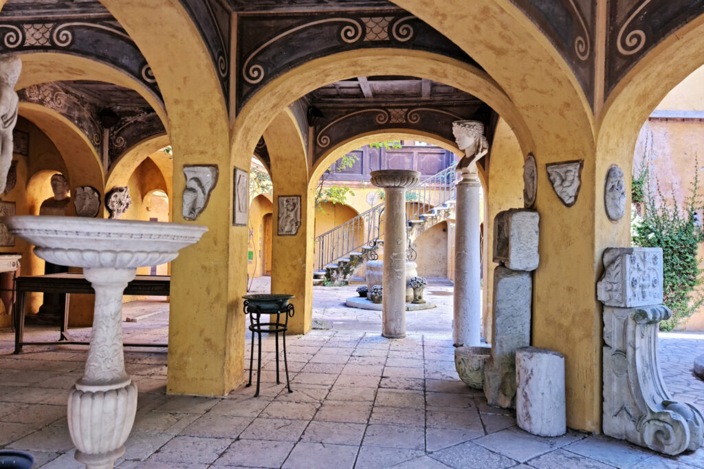 Visita guidata - D'Annunzio e il Vittoriale degli Italiani Portico del Parente e Cortiletto, Vittoriale degli Italiani