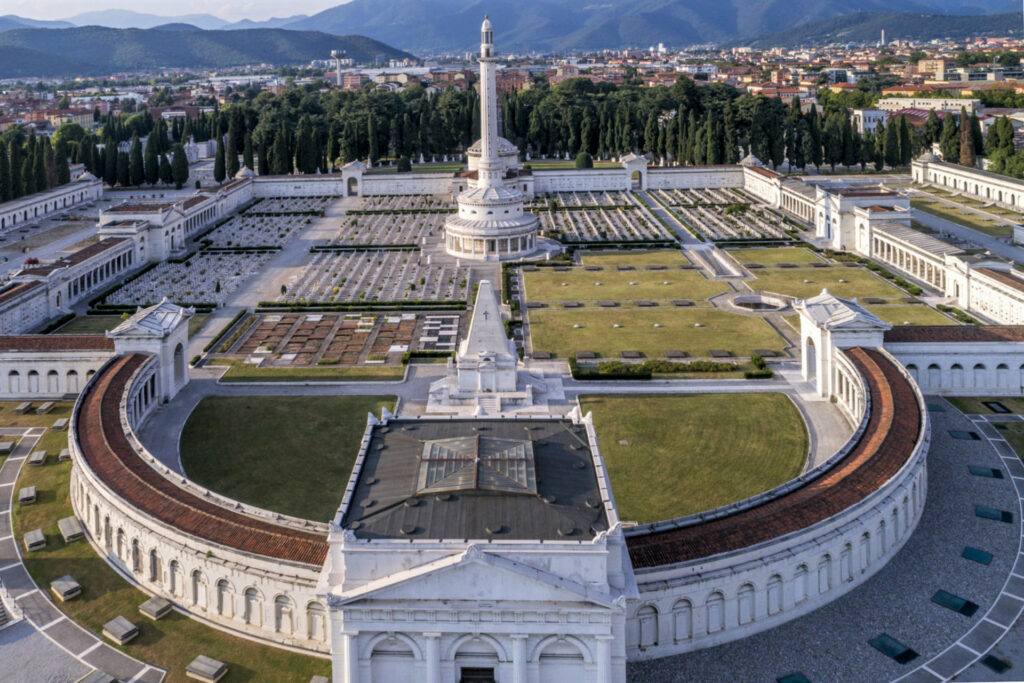 Visita guidata teatralizzata - Cimitero Vantiniano Veduta del Cimitero Vantiniano di Brescia dall'alto