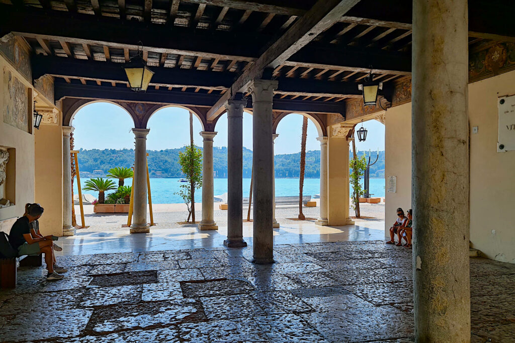 Fotografia della Loggia del palazzo della Magnifica Patria di Salò