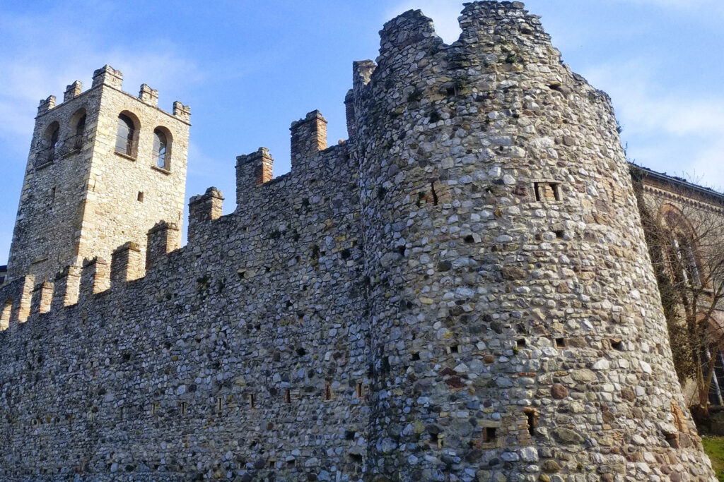 Fotografia del castello ricetto di desenzano