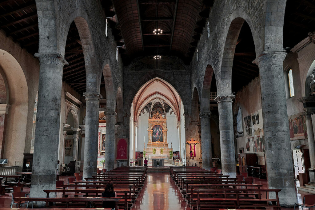 Visita guidata - Il convento di S. Francesco a Brescia Fotografia dell'interno della chiesa di San Francesco a Brescia