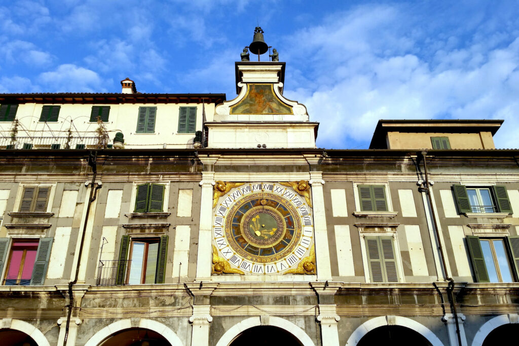 Visita guidata - Brescia: un giro nel centro storico Orologio astronomico con i Matti delle ore, piazza Loggia