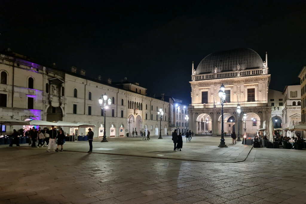 Visita guidata - Brescia: un giro nel centro storico Piazza della Loggia