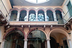 Visita guidata - Vite straordinarie di donne bresciane Cortile dell'ex palazzetto Lechi